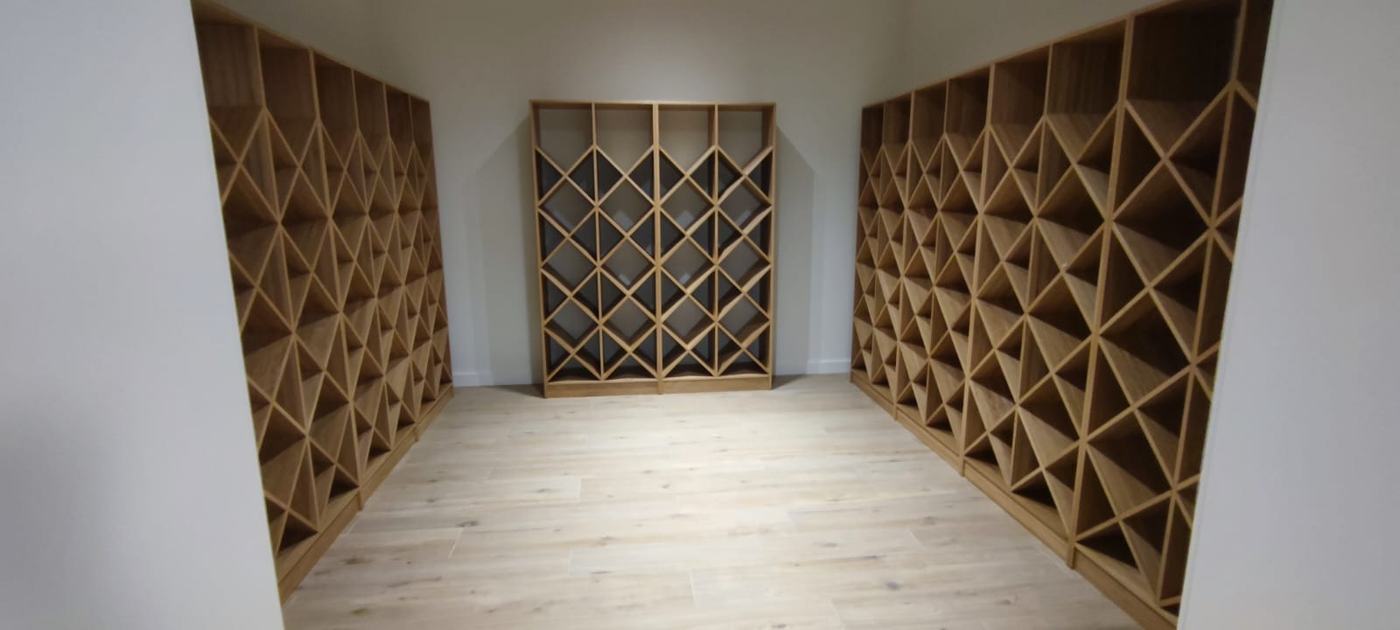 Realizacja Bułgaria - Drewniane regały na wino