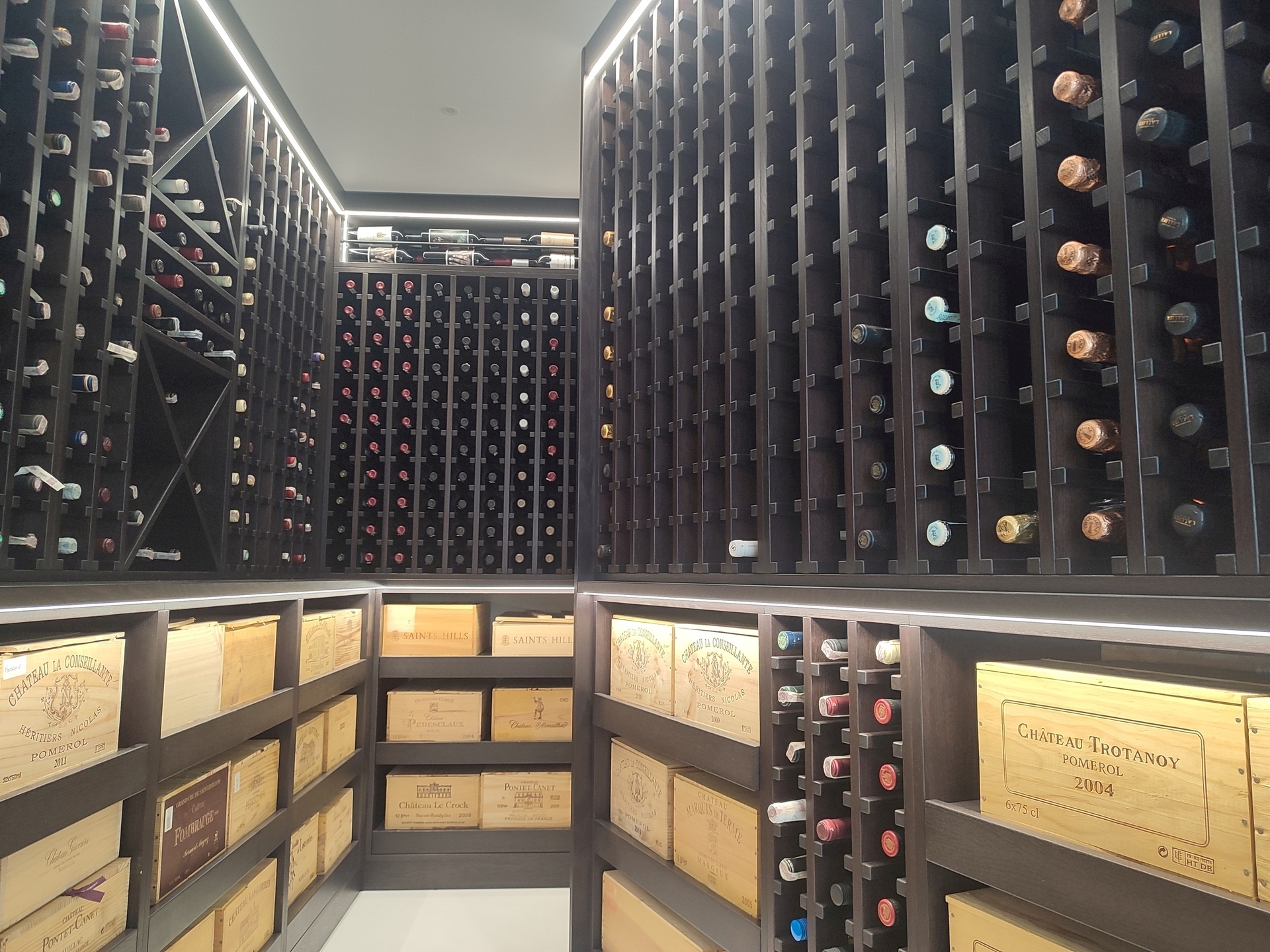 Oak Alcohol Shelves Warsaw - Realization