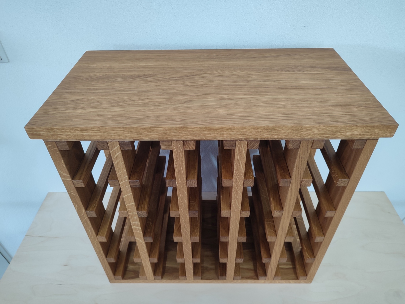 regał na wino drewniany do piwniczki