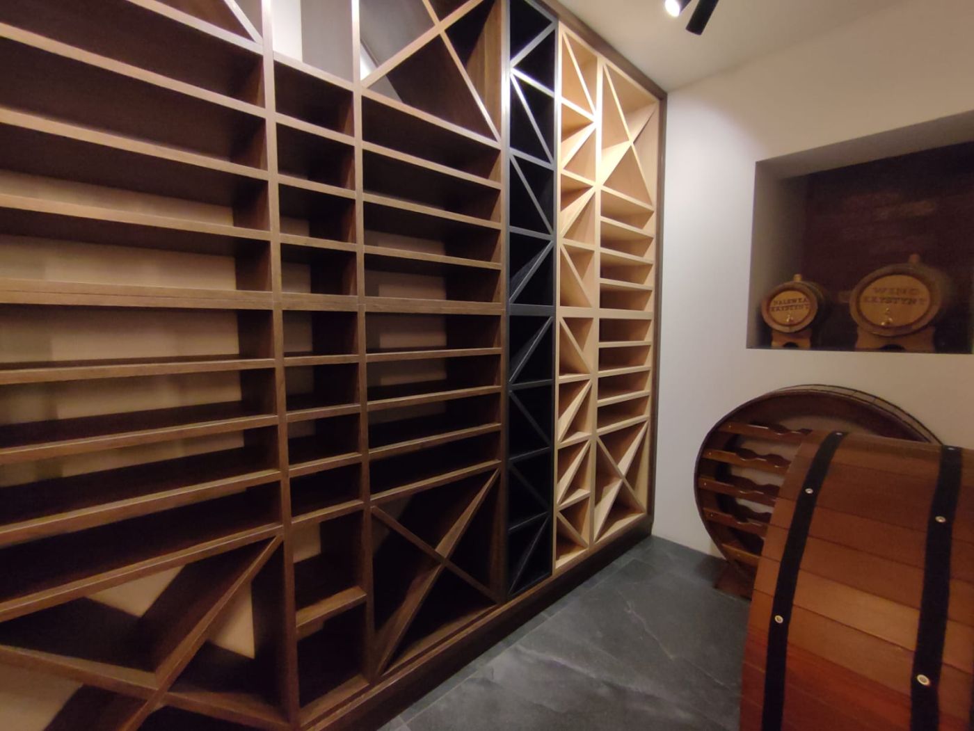 Regały na wino z płyty laminowanej Kołobrzeg