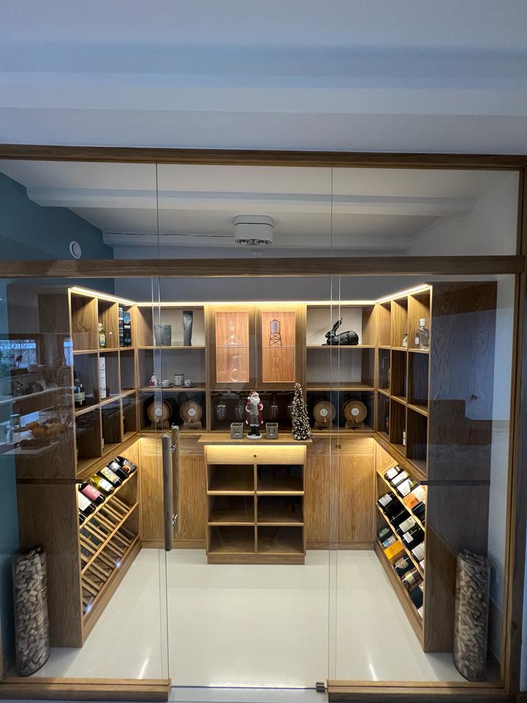 Realizacja Kobierzyce - Regały na wino z płyty Stolarskiej