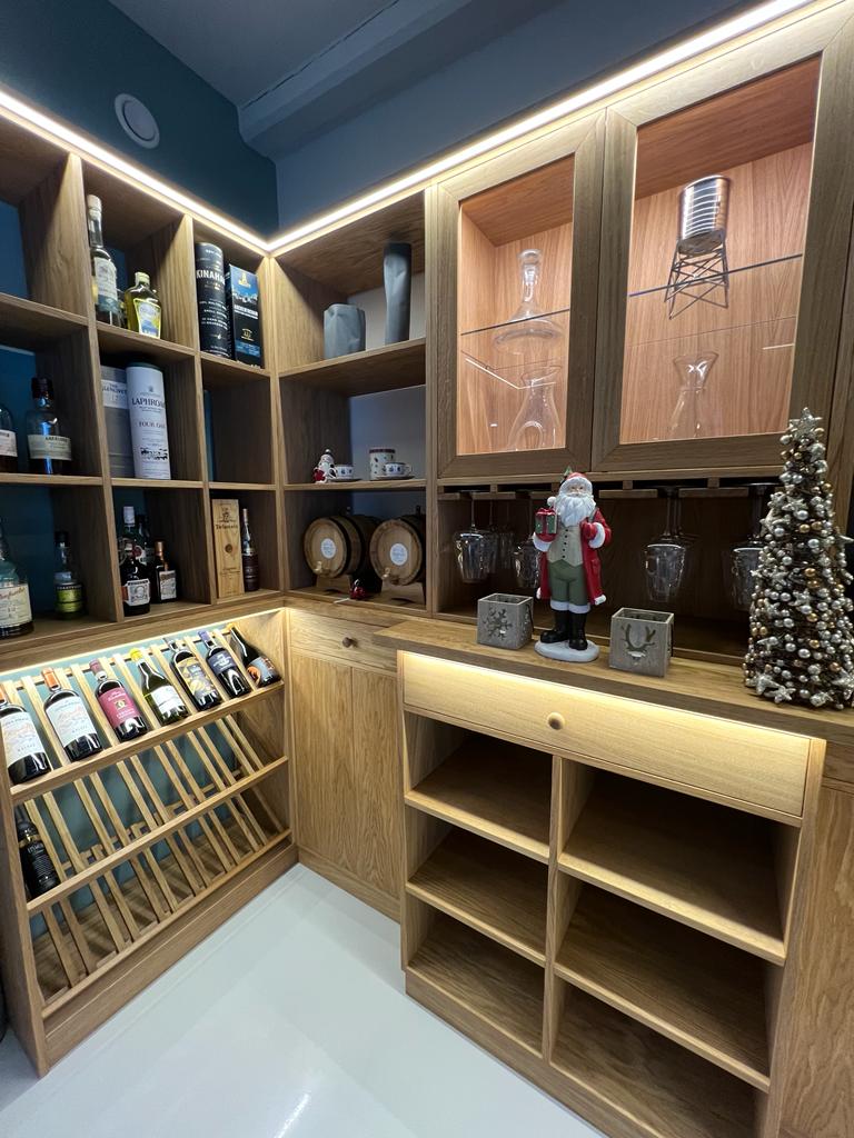 Regały na wino z płyty stolarskiej