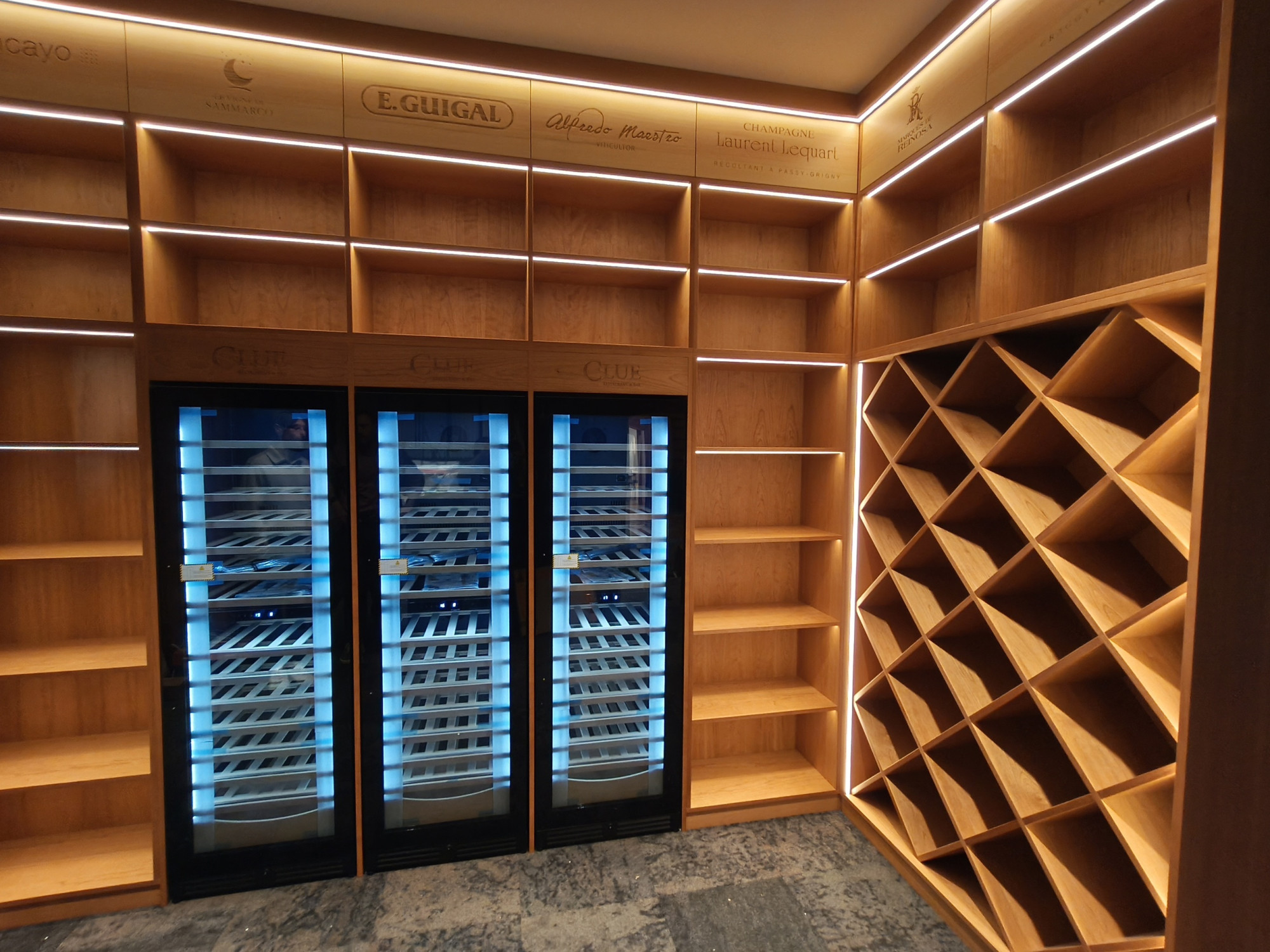 Realization Szczecin – Custom Wine Racks Made from Blockboard