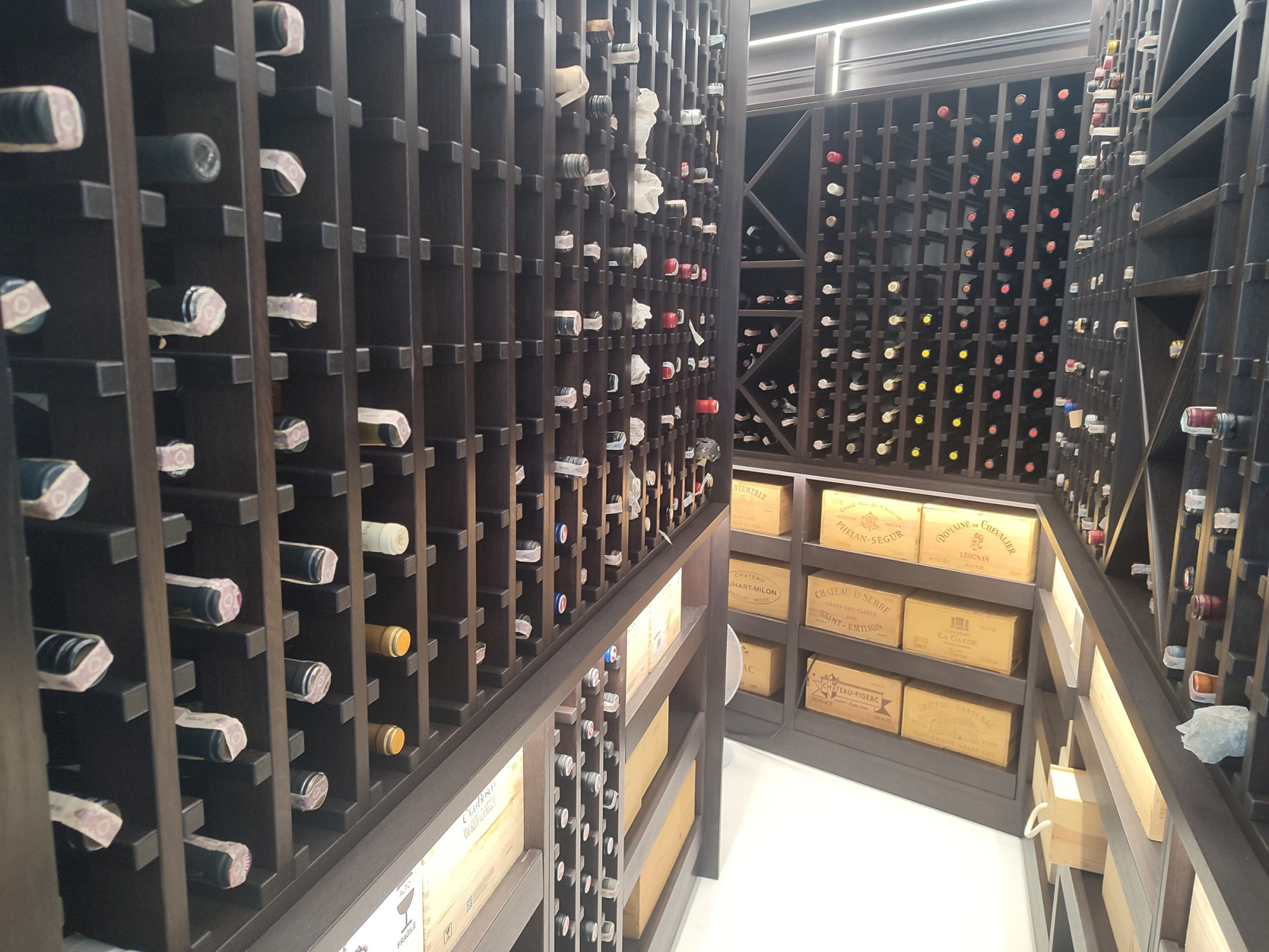 Oak Alcohol Shelves Warsaw - Realization