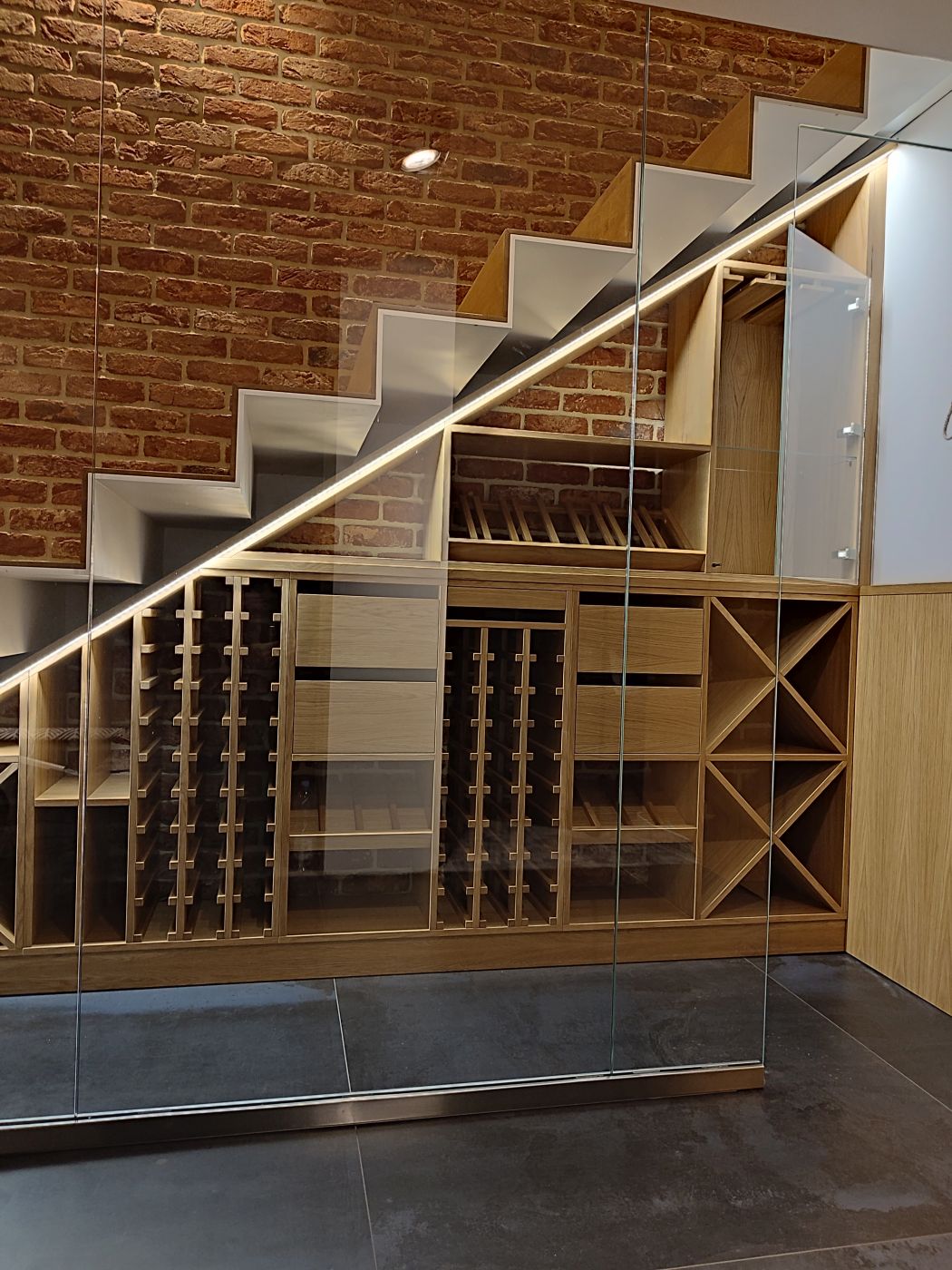 Mogilany - Regały na wino z płyty Stolarskiej