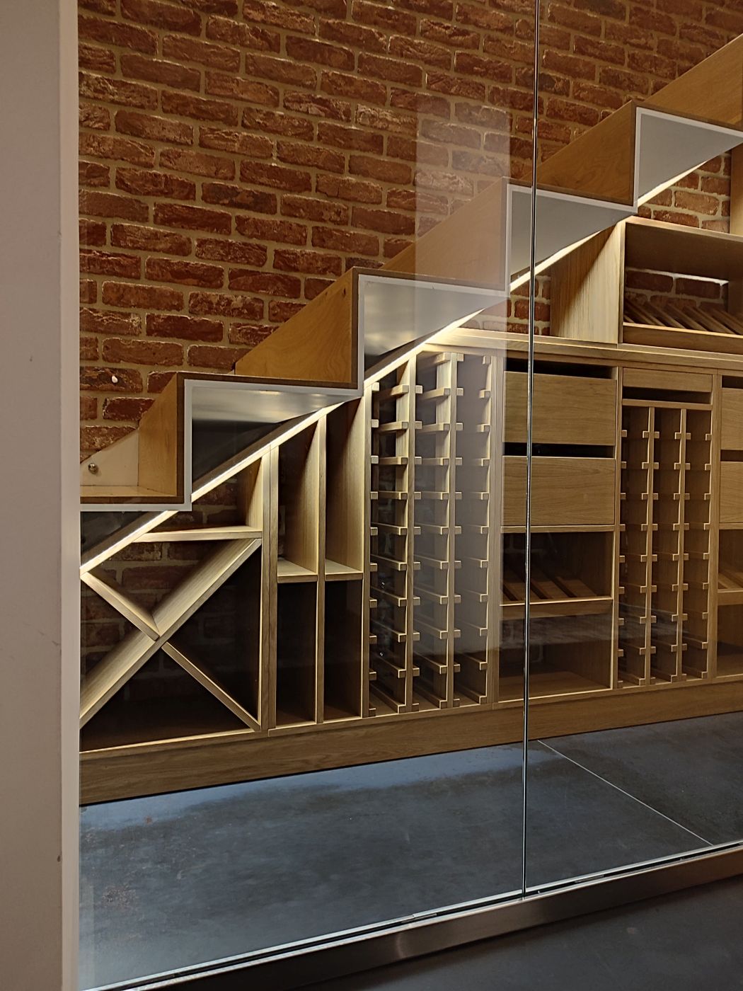 Regały na wino z płyty Stolarskiej