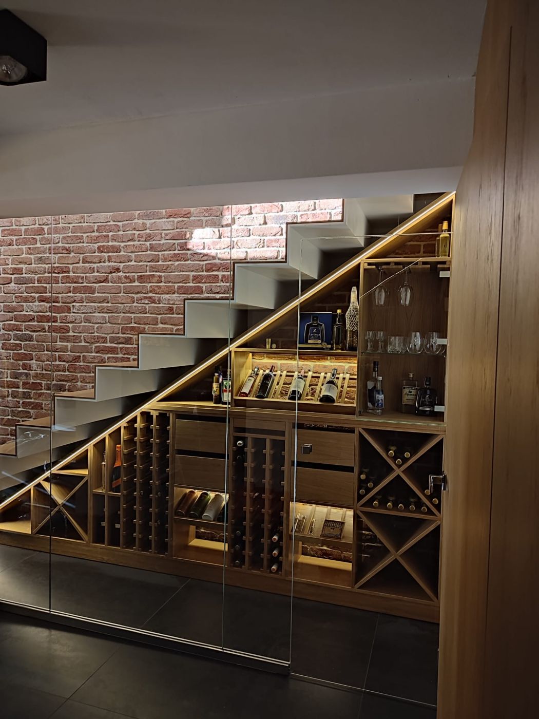 Regał na wino z płyty Stolarskiej Mogilany