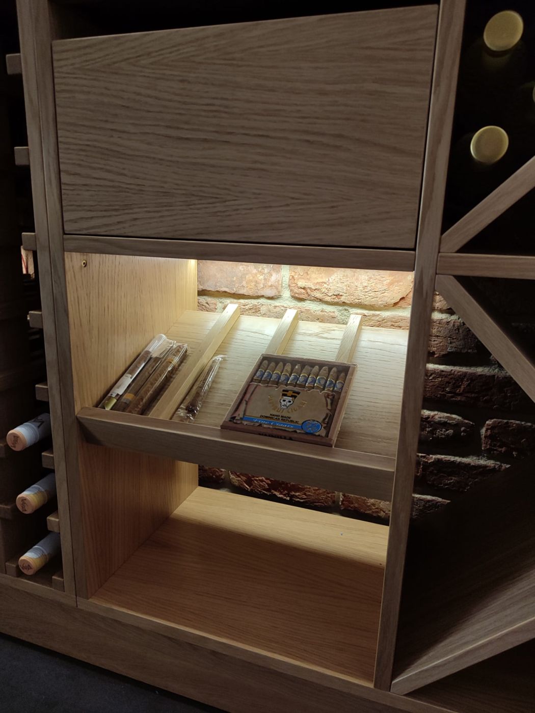 Regał na wino z płyty Stolarskiej