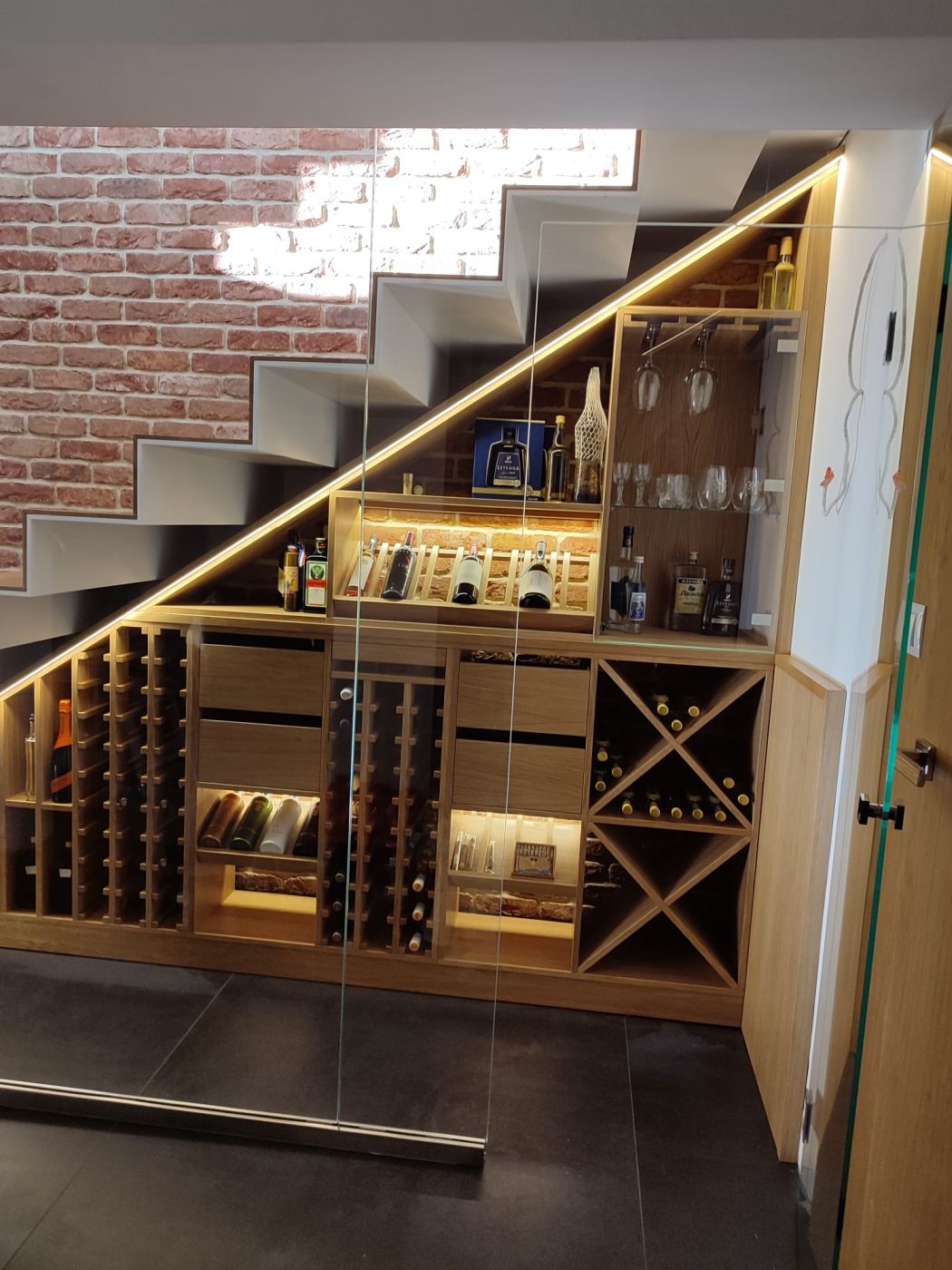 Regał na wino z płyty Stolarskiej na zamówienie