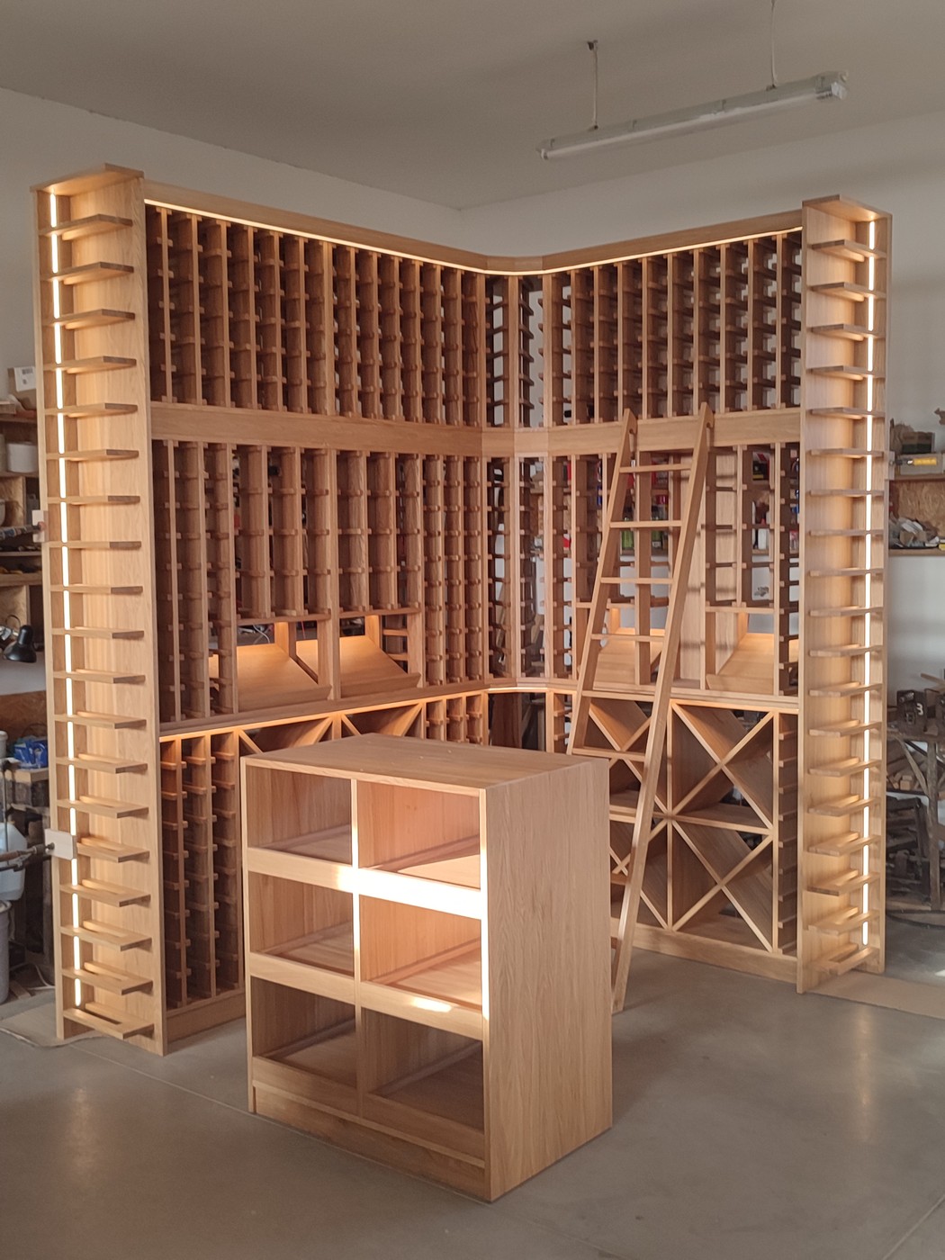 Dania - Drewniane regały na wino