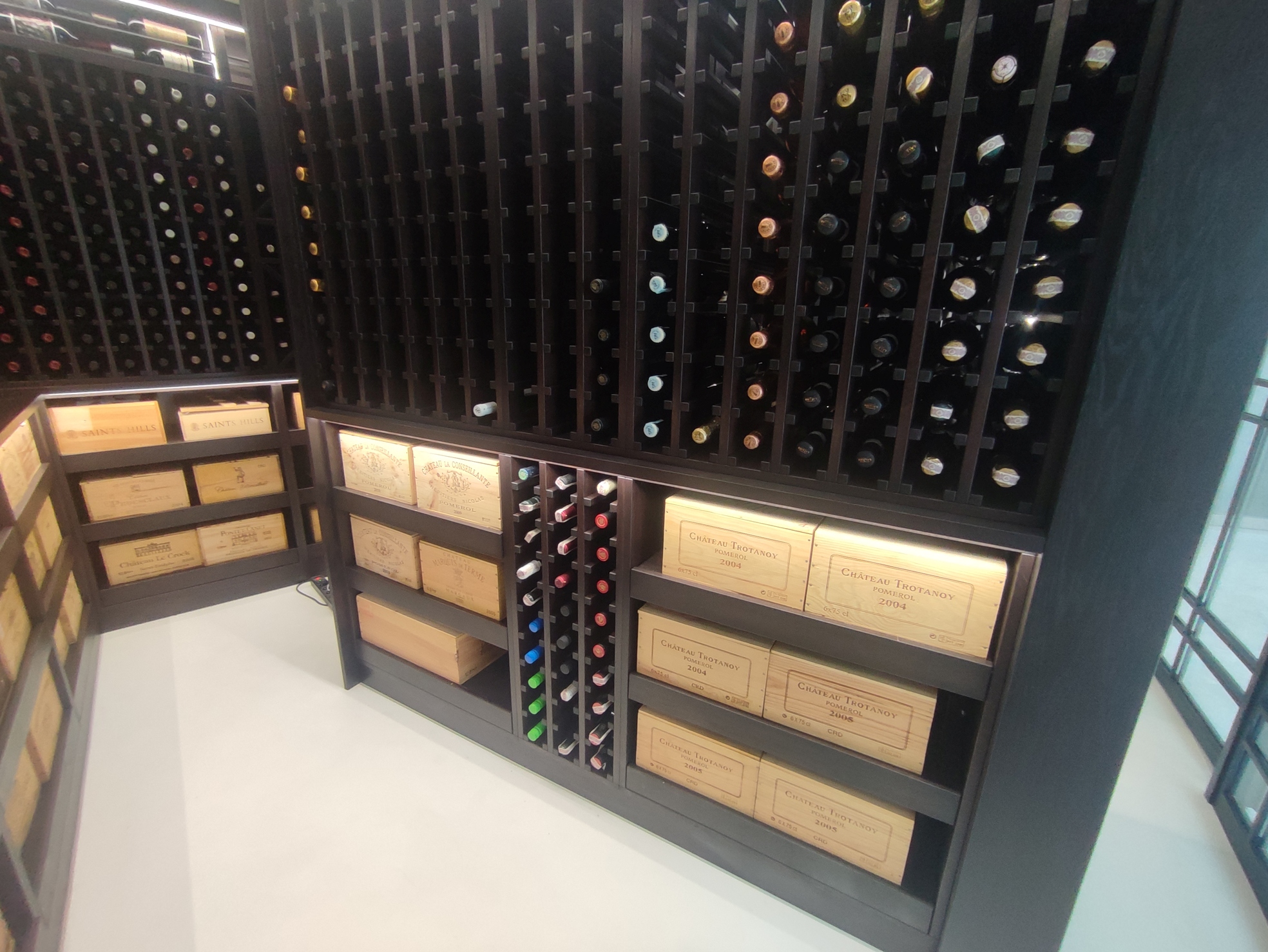 Oak Liquor Shelving Warsaw - Realization