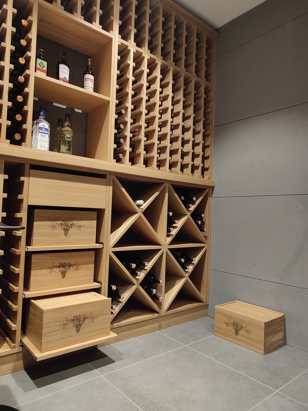 Krosno Drewniany regał na wino na zamówienie