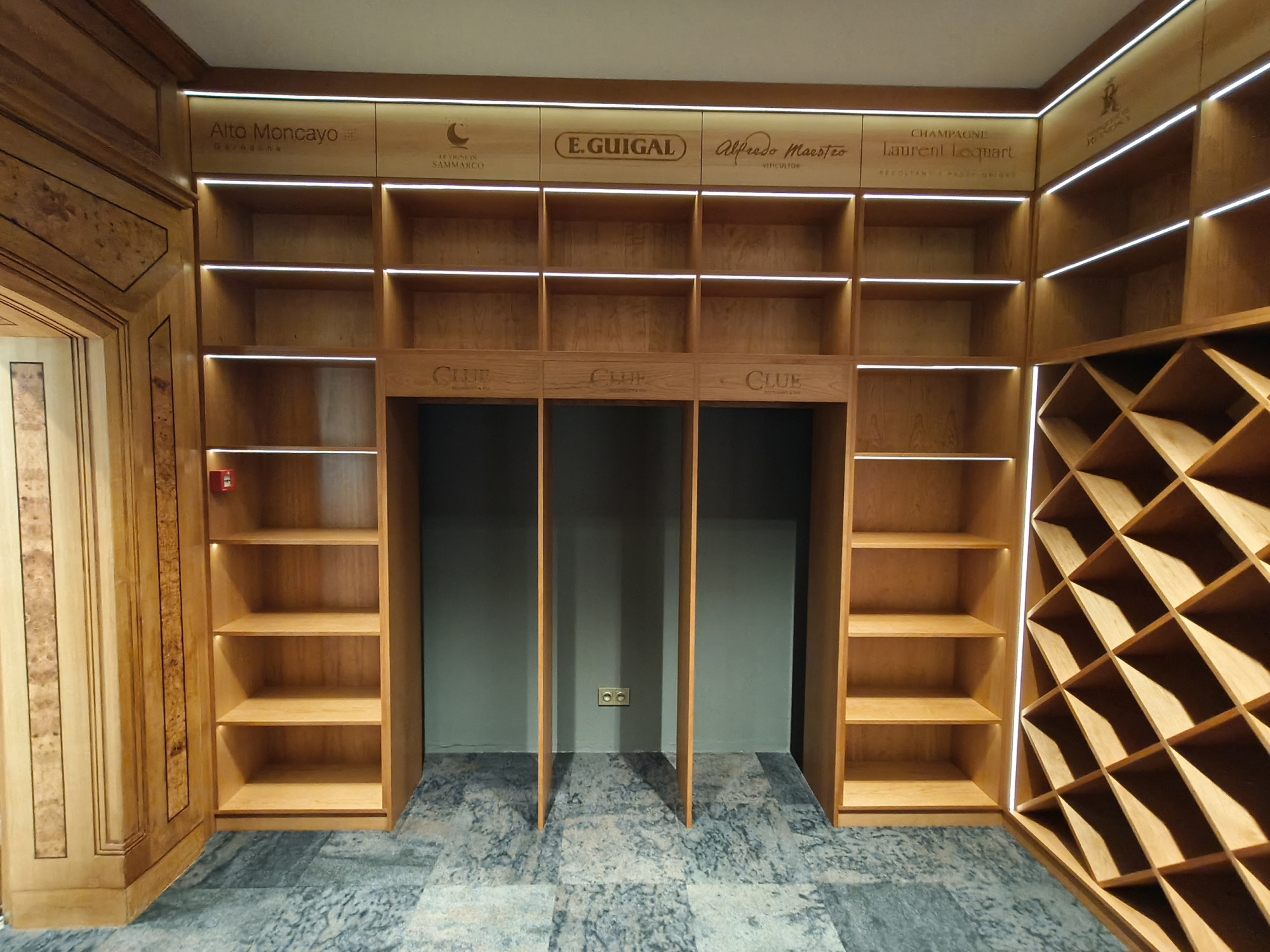Realization Szczecin – Modern Blockboard Wine Racks