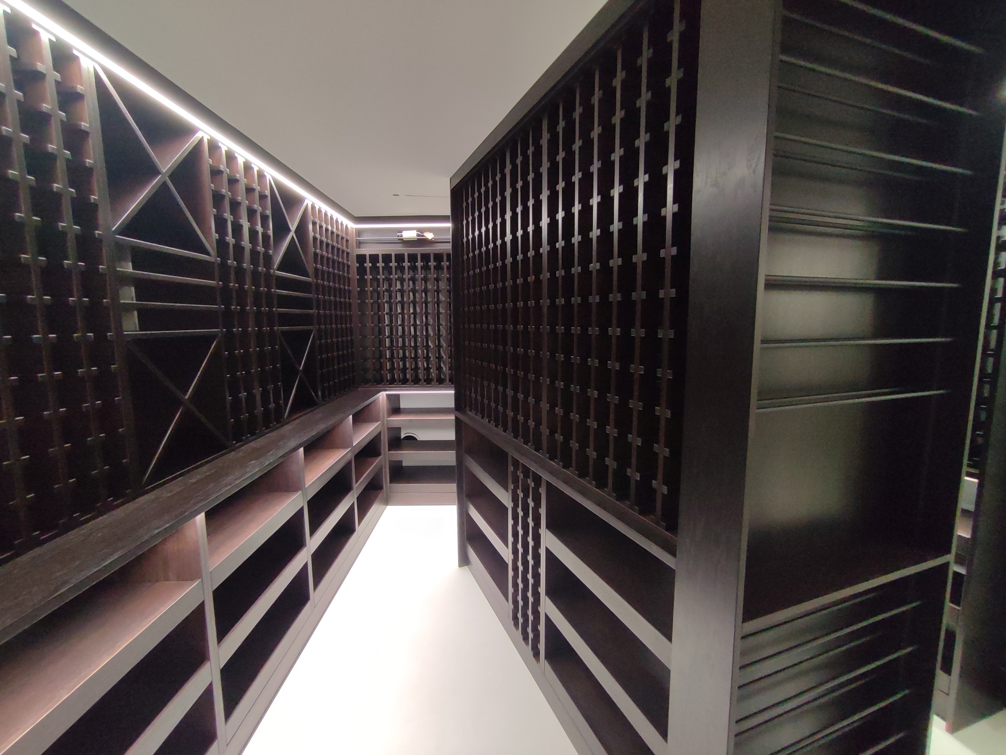 Oak Bar Shelves Warsaw - Realization