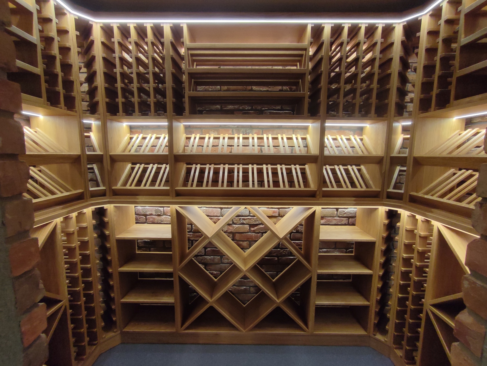 Realization Wloclawek – Custom Wooden Wine Racks