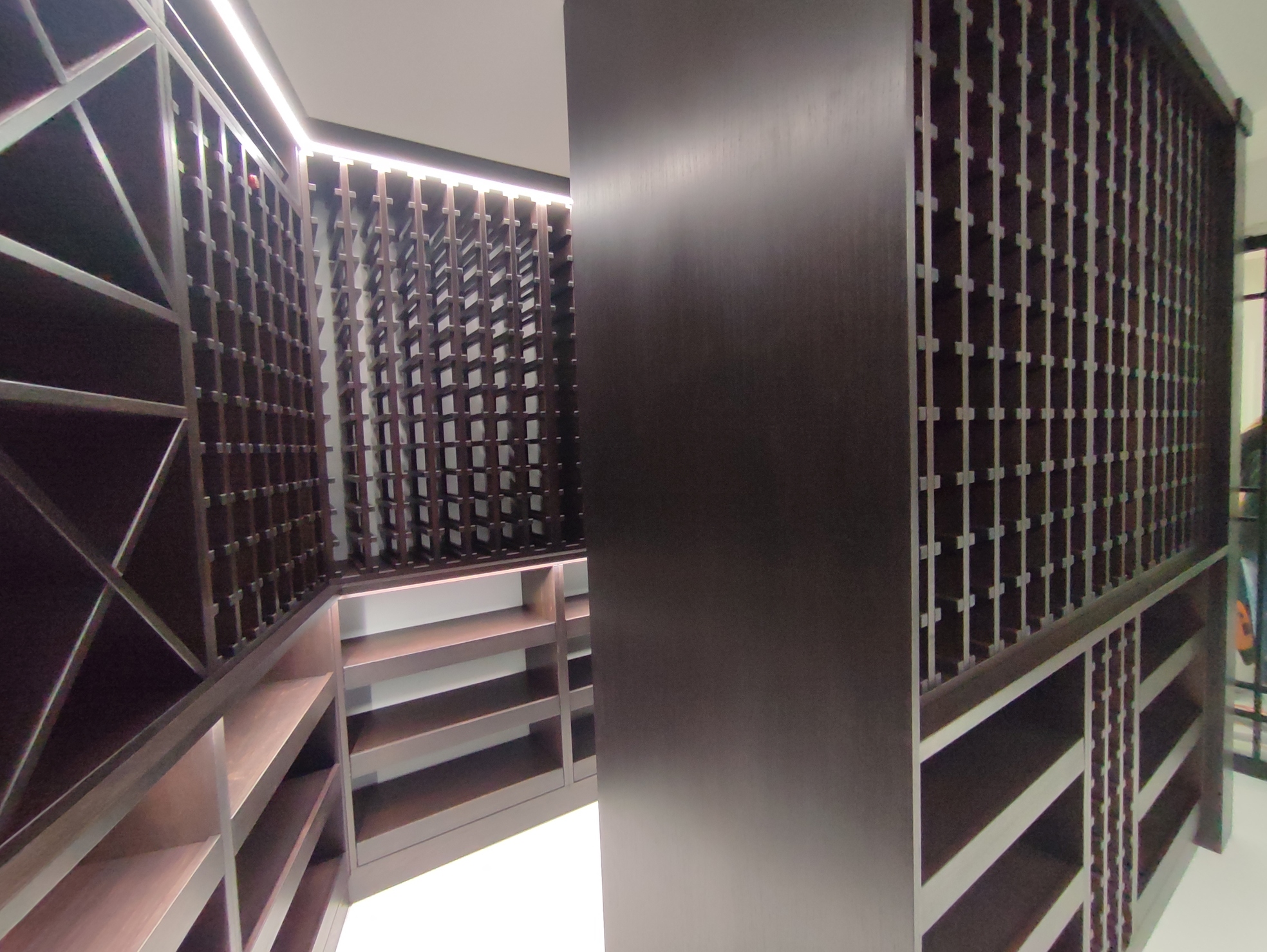 Custom Oak Liquor Shelves Warsaw - Realization