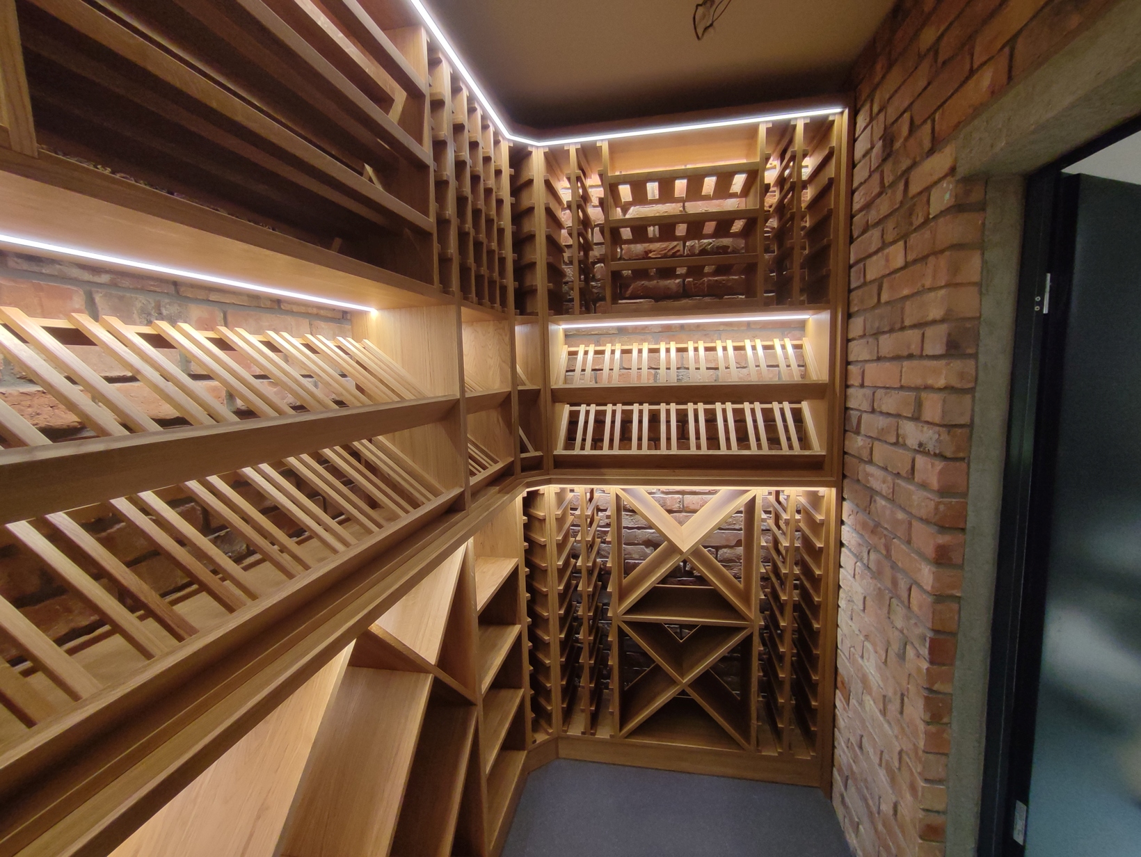 Realization Wloclawek – Premium Wooden Wine Racks