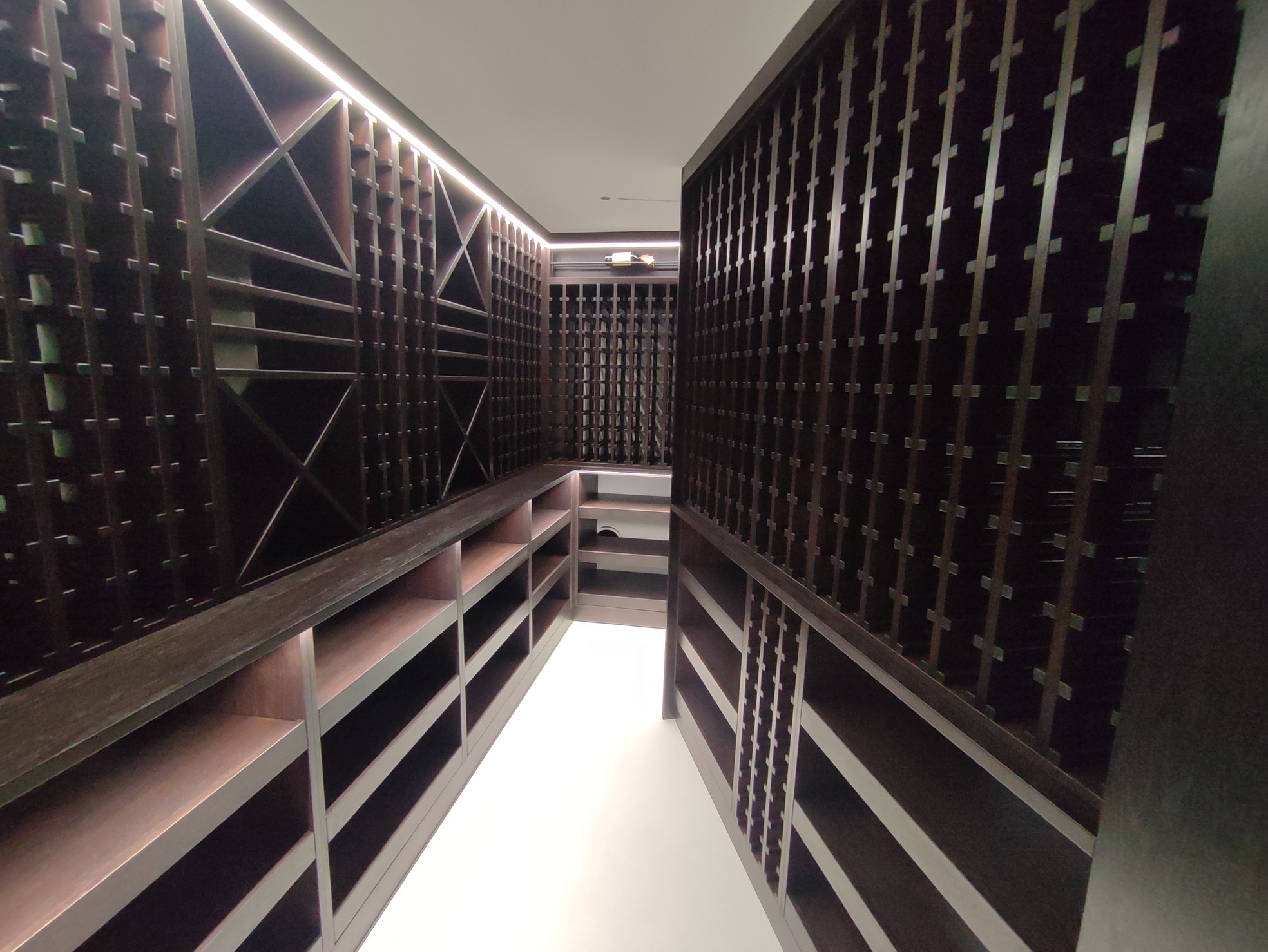 Premium Oak Alcohol Rack Warsaw - Realization