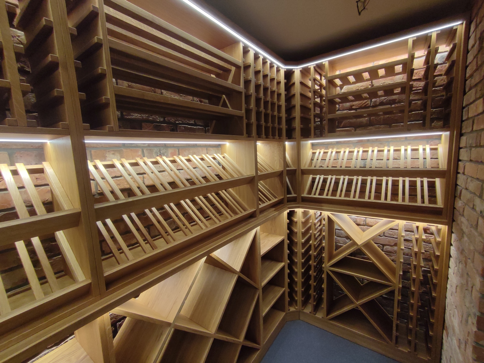 Realization Wloclawek – Handmade Wooden Wine Racks