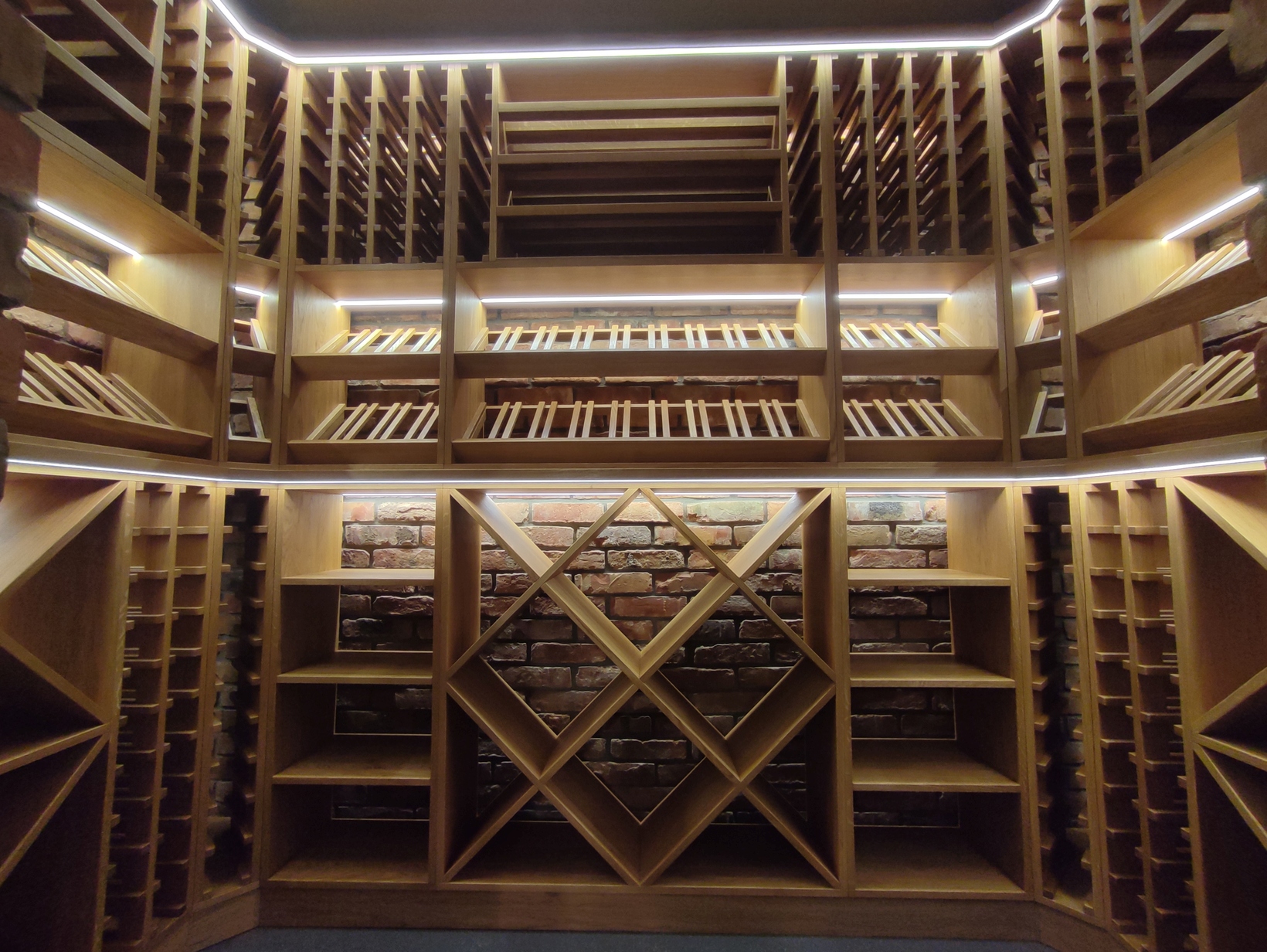 Realization Wloclawek – Bespoke Wooden Wine Racks