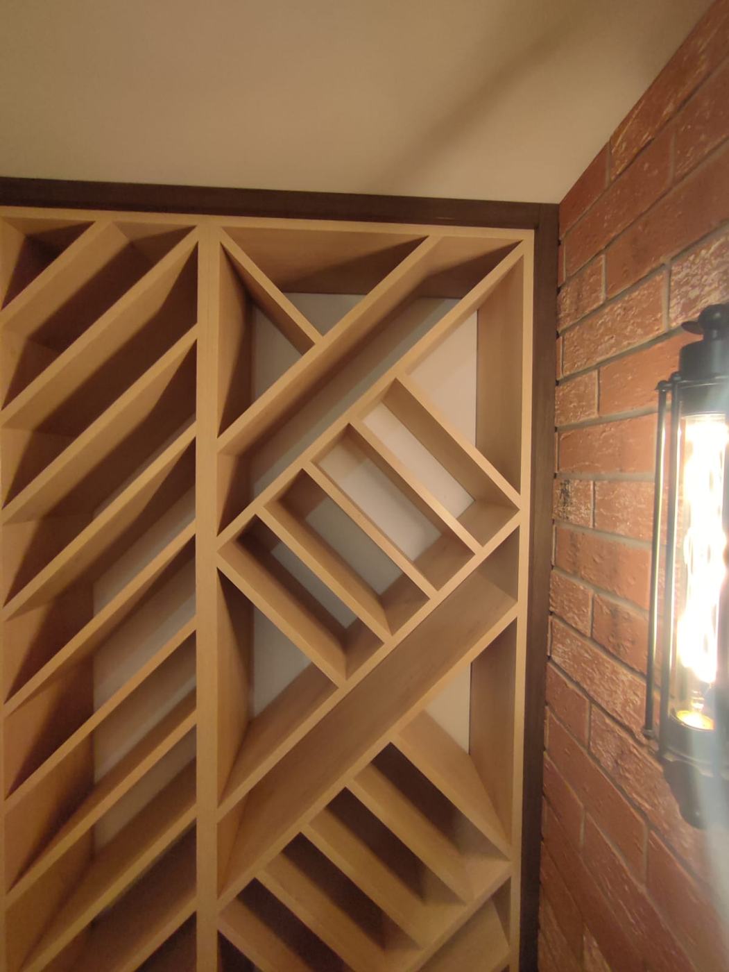 drewniane regały na wino – wykonane na zamówienie Gdańsk