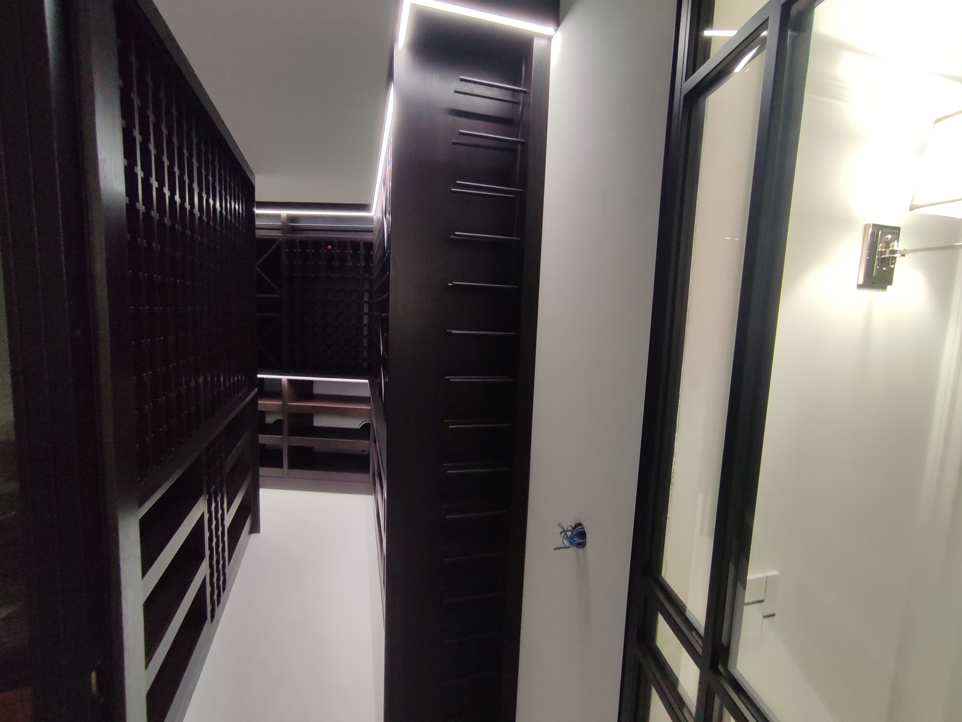 Bespoke Oak Wine Shelves Warsaw - Realization