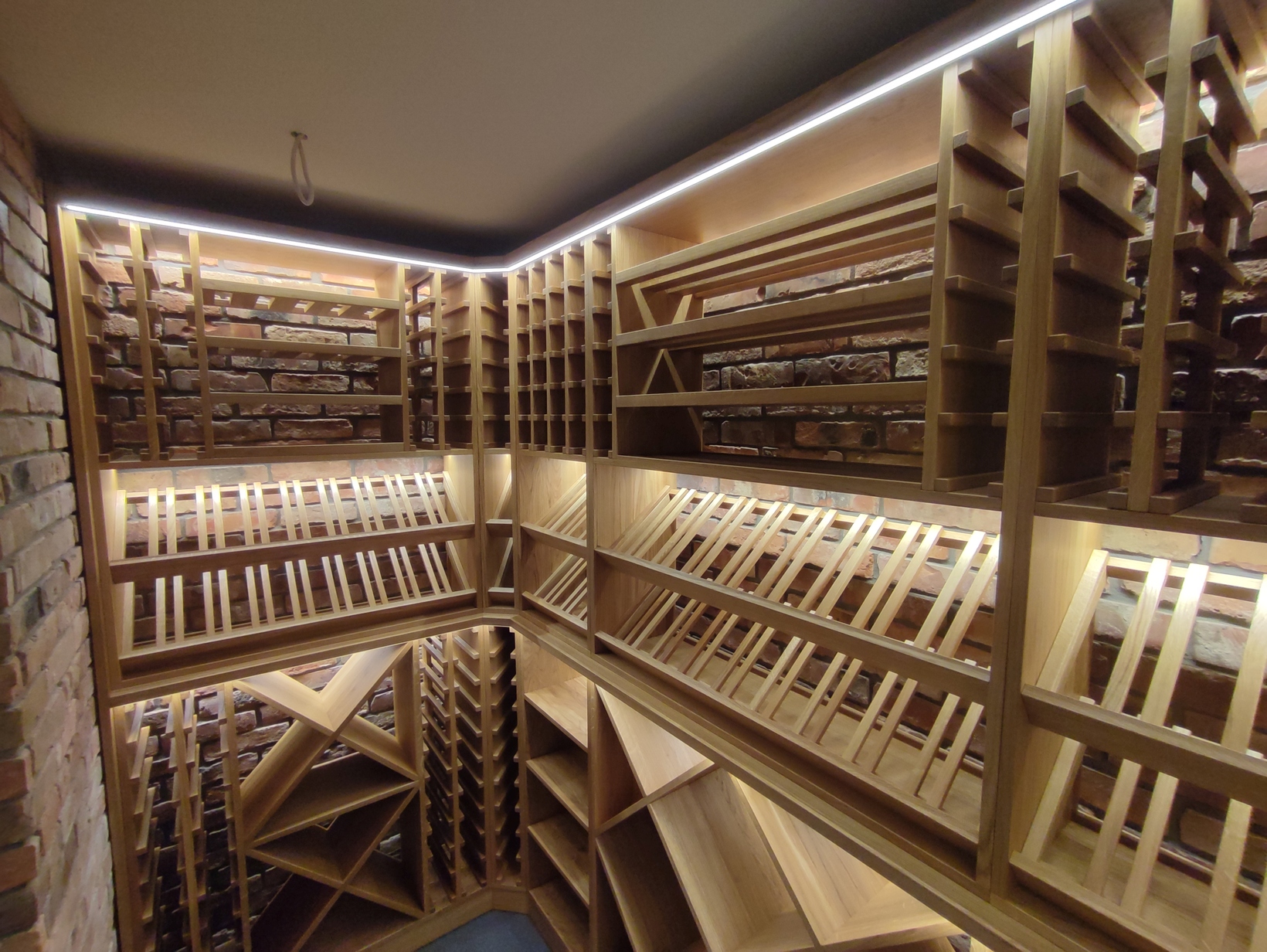 Realization Wloclawek – Wine Storage with Wooden Wine Racks