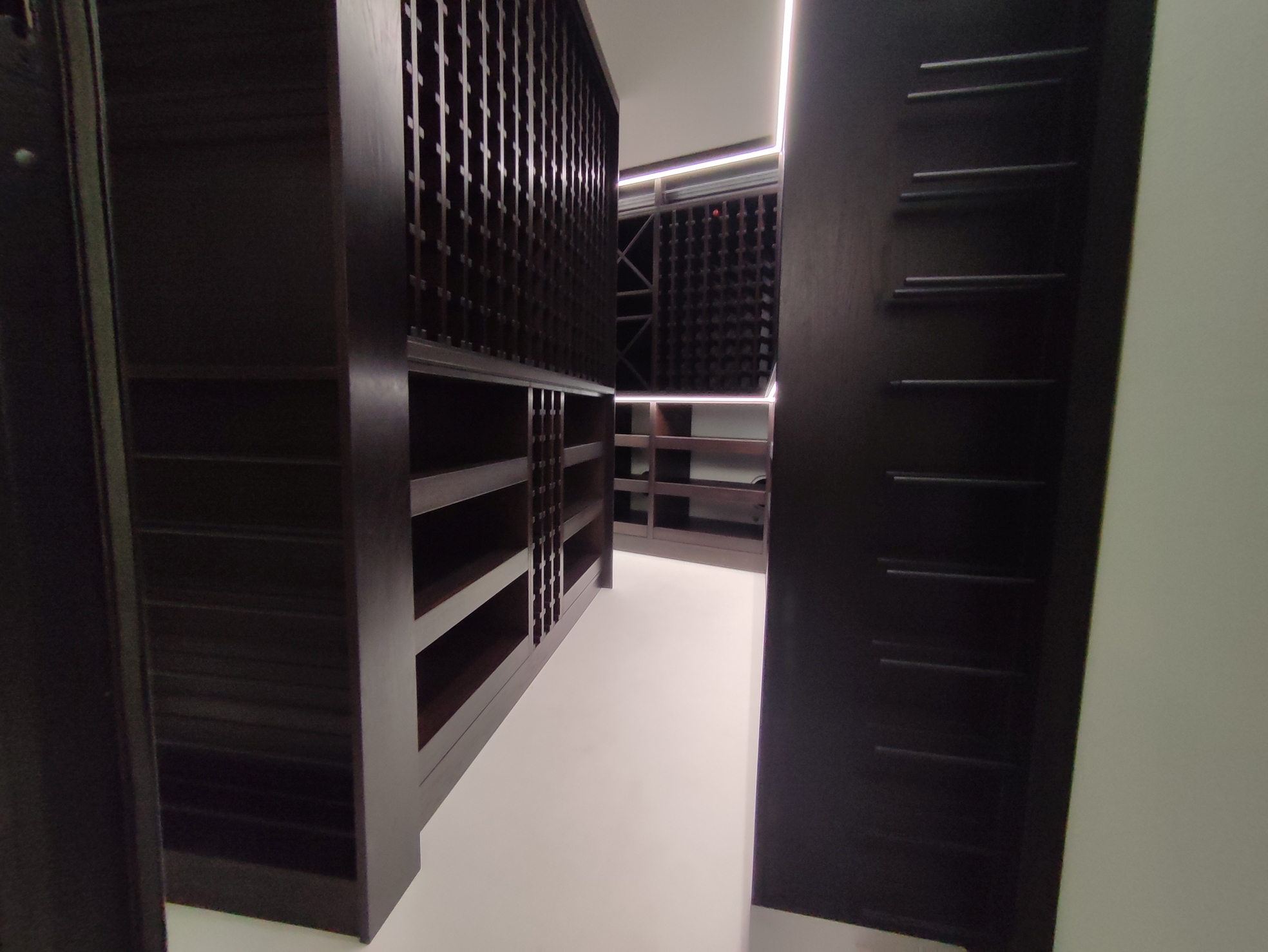 Luxury Oak Liquor Shelving Warsaw - Realization