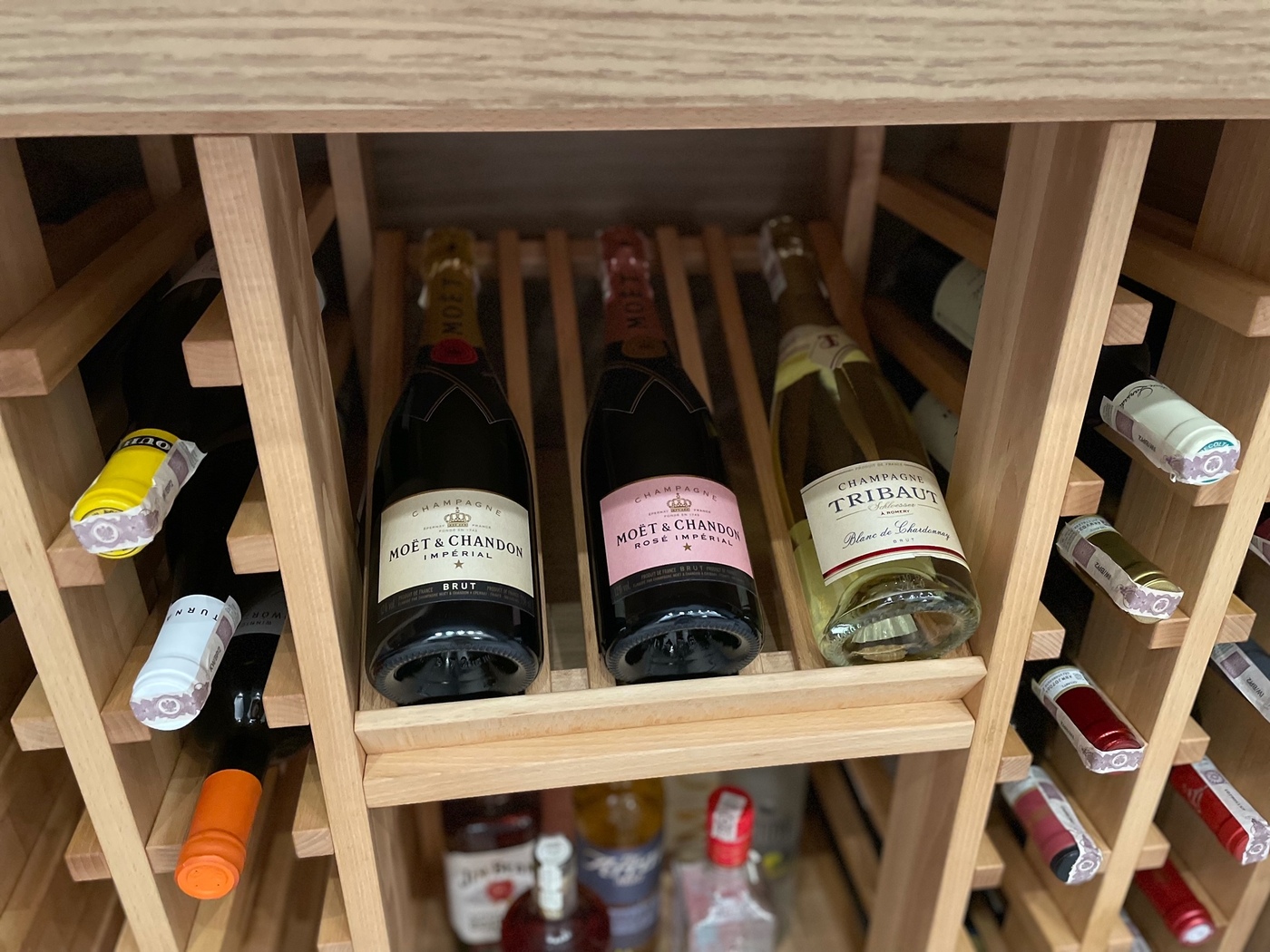 regał na wino drewniany do zabudowy