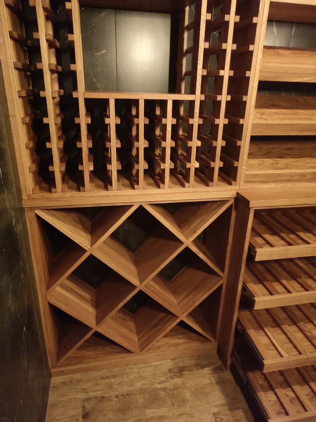 Nałęczów Drewniane regały na wino stolarz