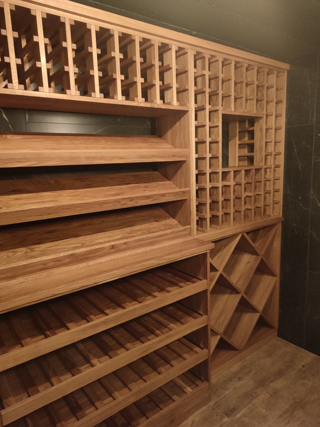 Drewniane regały na wino Nałęczów