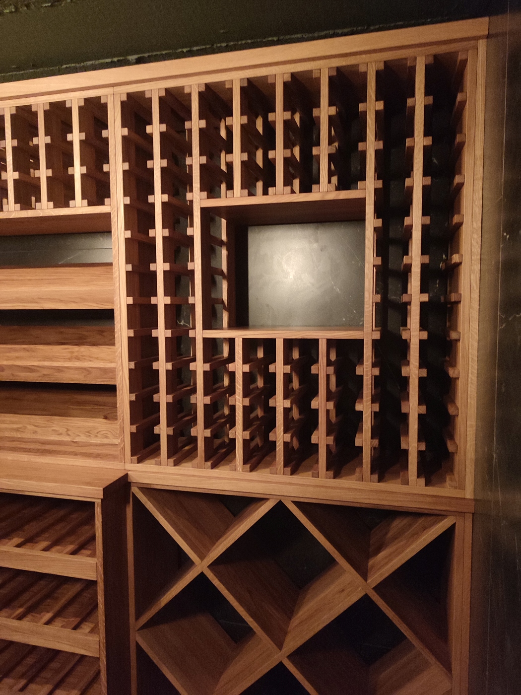 Drewniane regały na wino na zamówienie Nałęczów