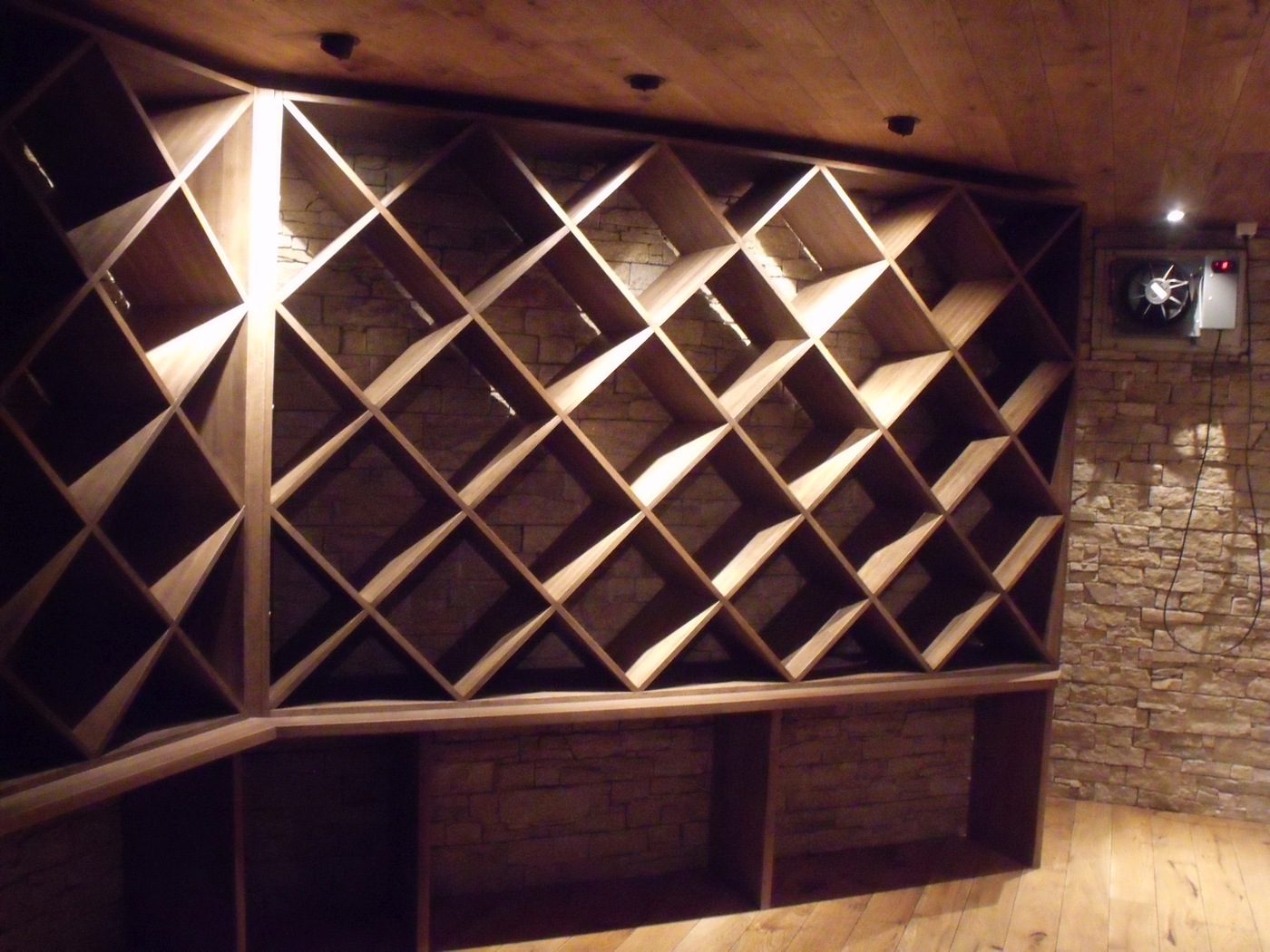 Drewniane regały na wino stolarz Norwegia