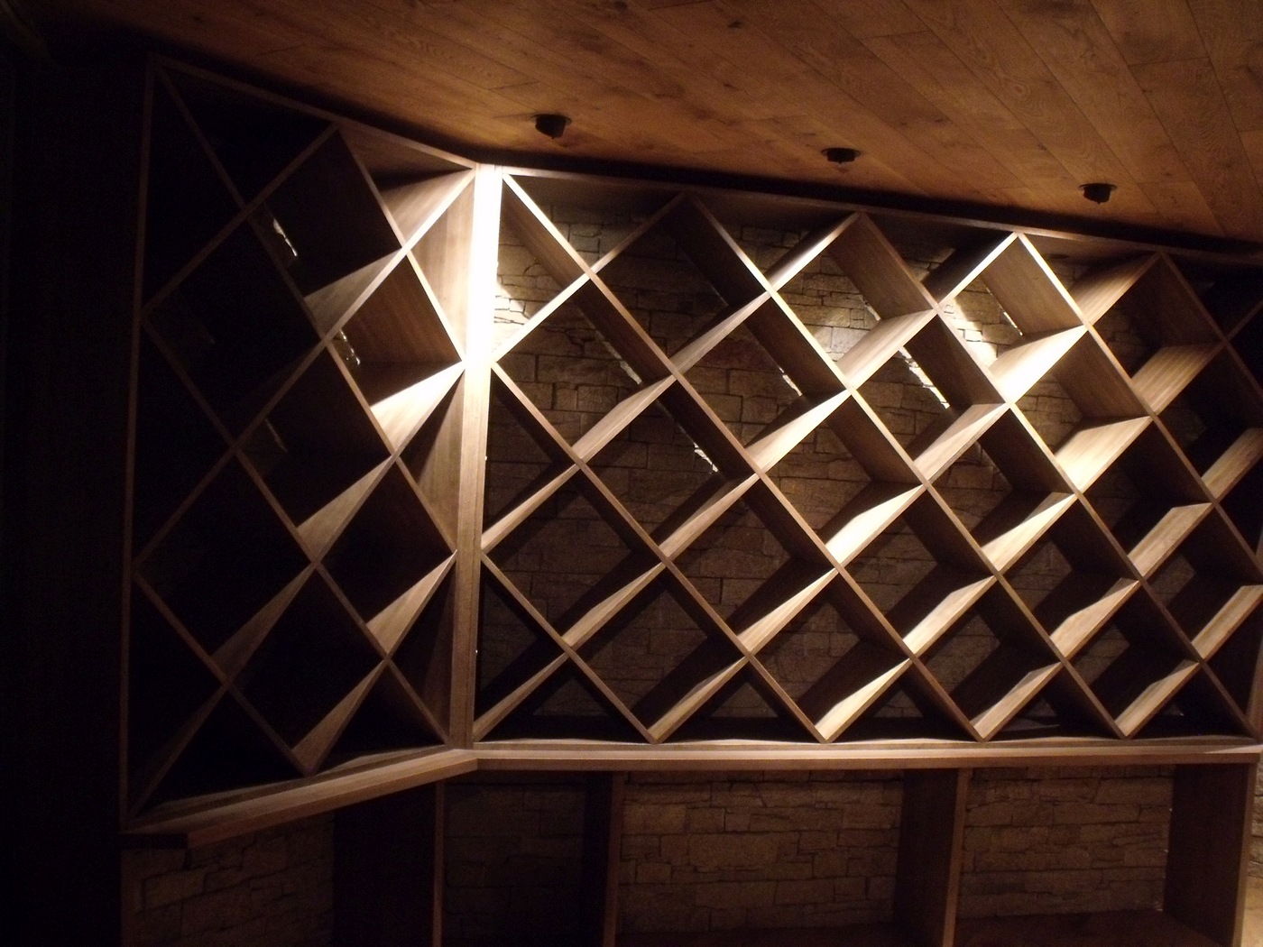 Drewniane regały na wino Norwegia