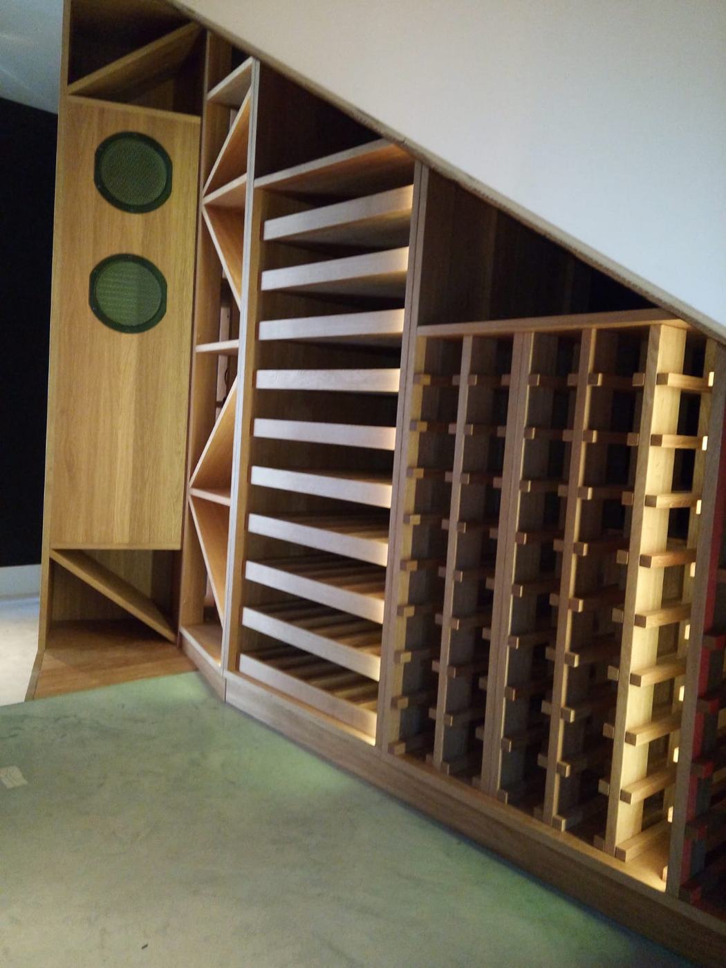 Realizacja Warszawa i okolice - Drewniane regały na wino