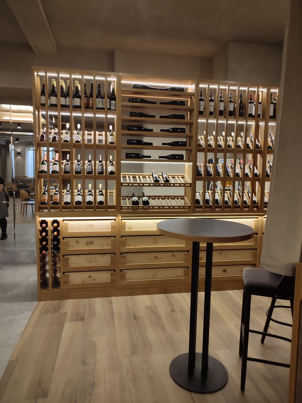 Drewniane regały na wino stolarstwo Włoszczowa