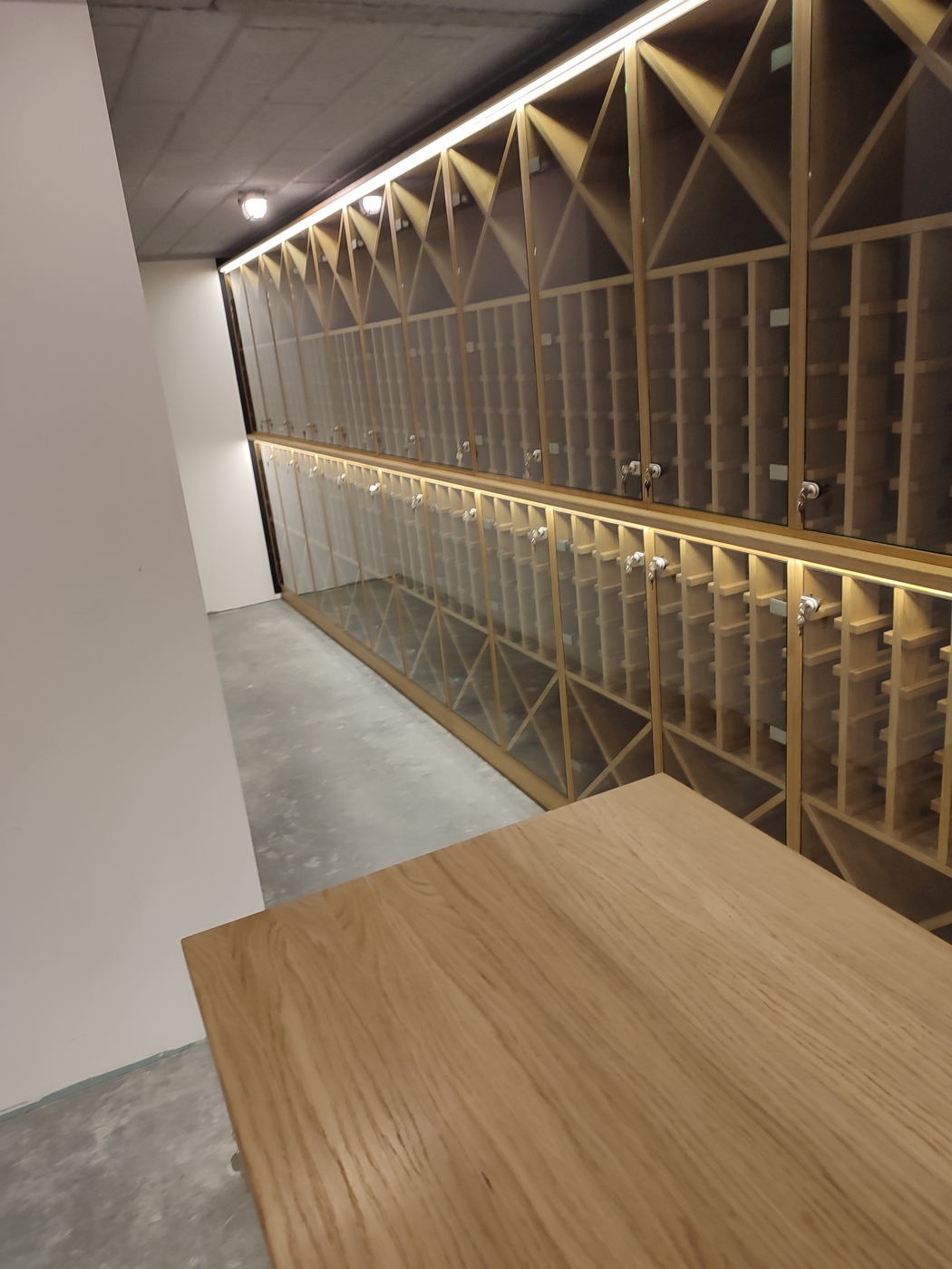 Wrocław Drewniane regały na wino stolarz